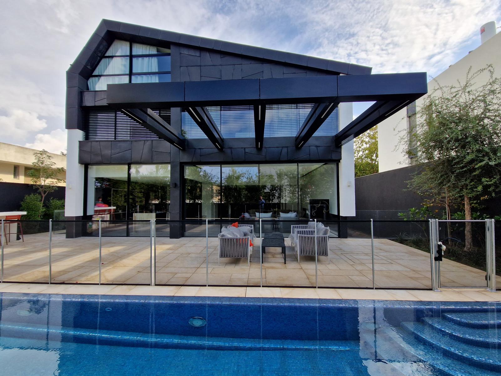 וילה בהרצליה פיתוח