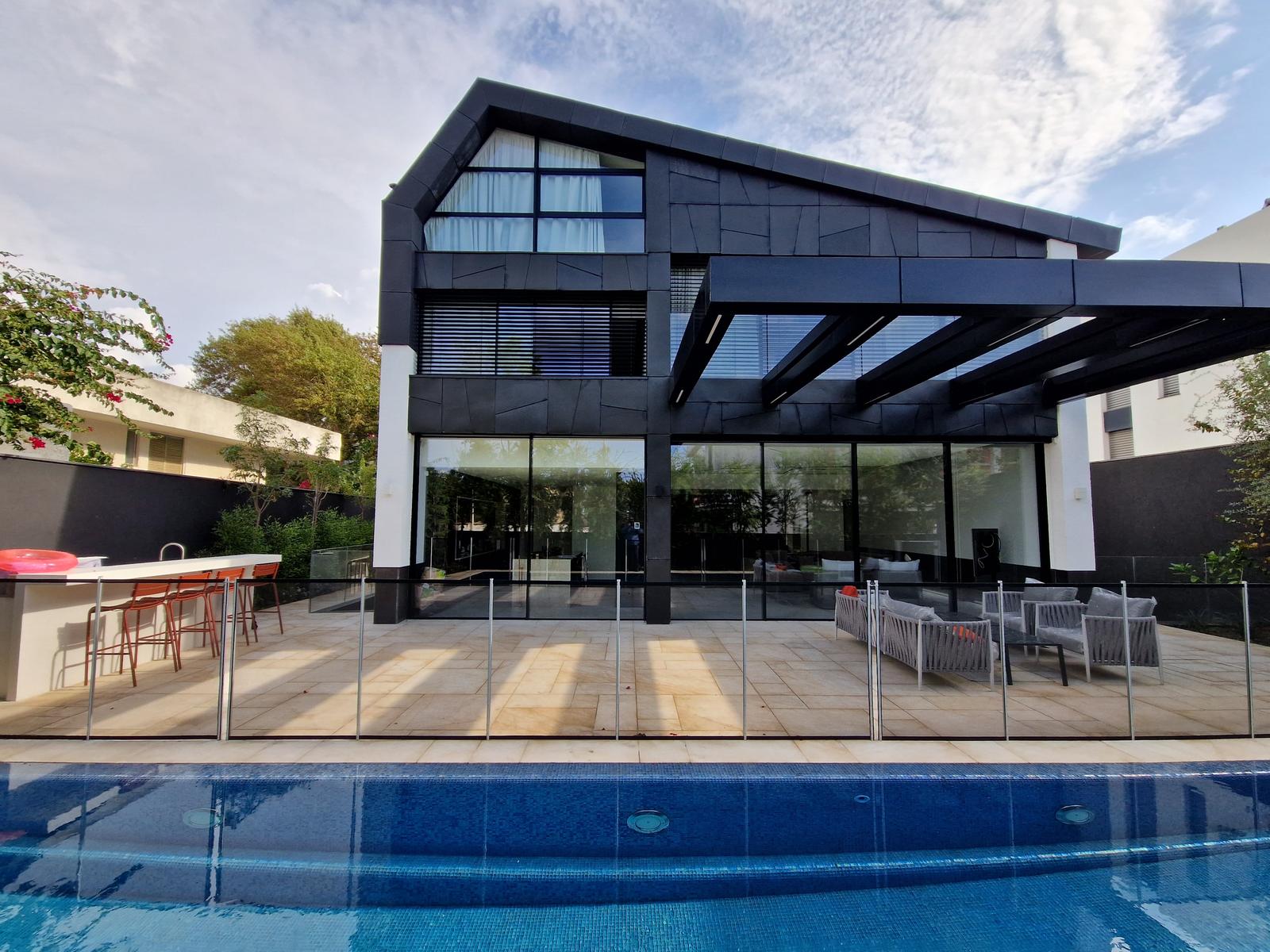 וילה בהרצליה פיתוח