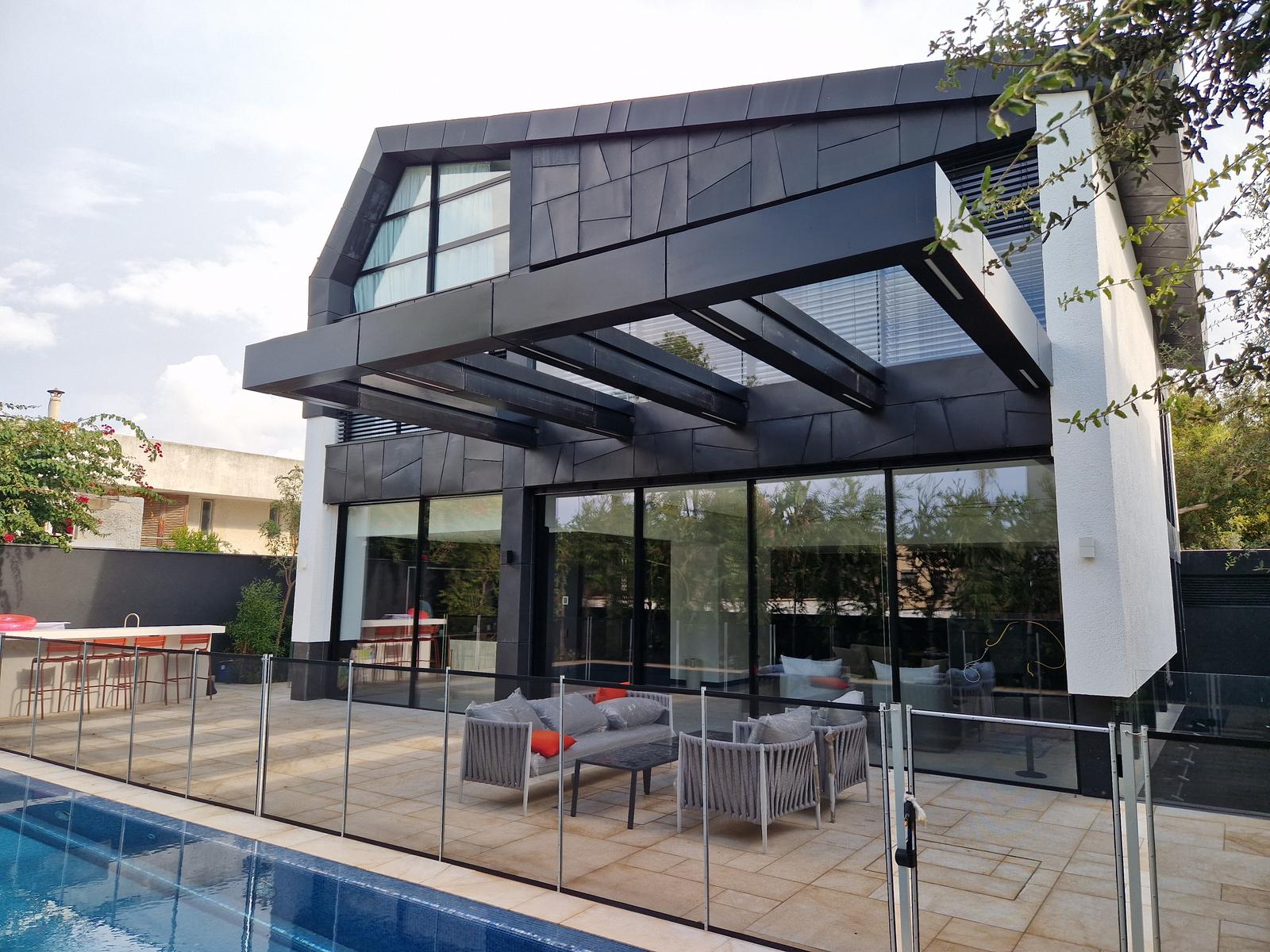 וילה בהרצליה פיתוח